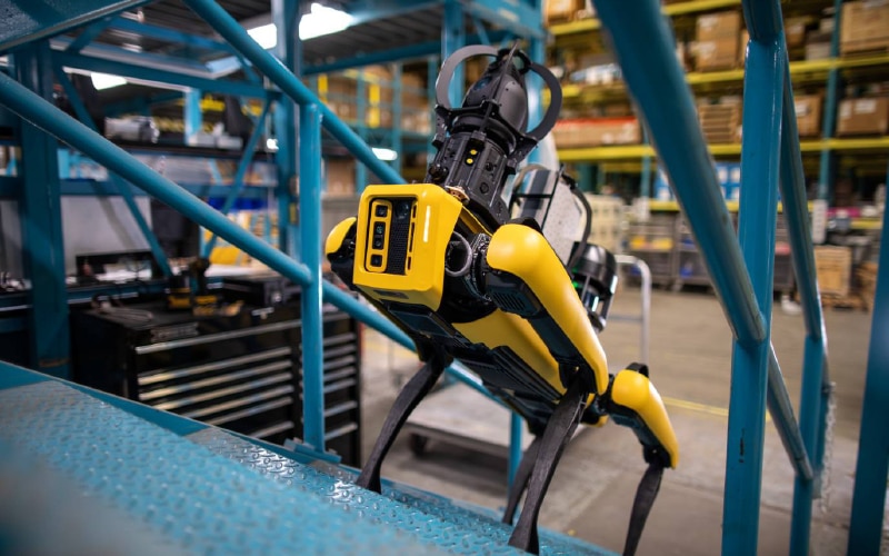 Логистические решения с использованием роботов и нейросетей