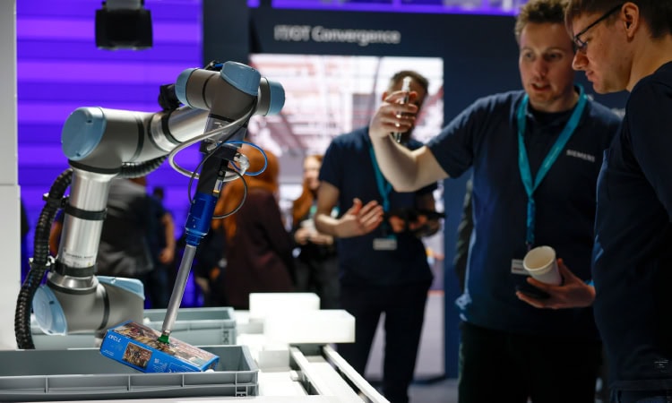 Warehouse Robotics Revolutionize Order Picking Efficiency